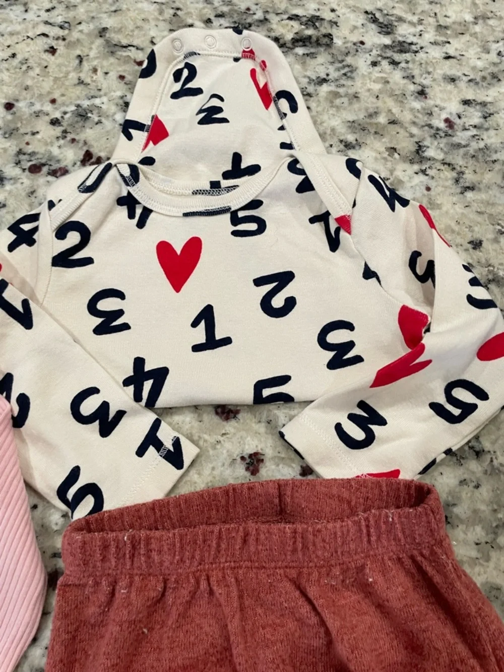 🌸 6 PC Bundle Baby girl 3-6 months Onesies pants and tops Gently used